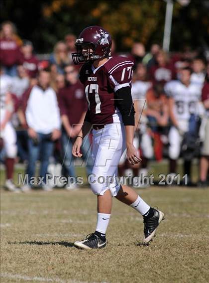 Thumbnail 2 in Benton vs. Red Bud (IHSA Class 3A First Round Playoff) photogallery.