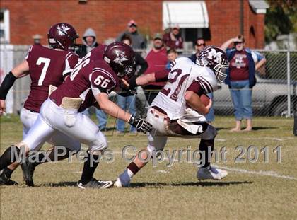 Thumbnail 1 in Benton vs. Red Bud (IHSA Class 3A First Round Playoff) photogallery.