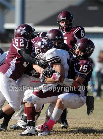 Thumbnail 3 in Benton vs. Red Bud (IHSA Class 3A First Round Playoff) photogallery.