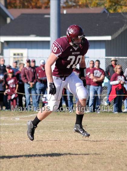 Thumbnail 1 in Benton vs. Red Bud (IHSA Class 3A First Round Playoff) photogallery.