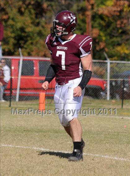 Thumbnail 3 in Benton vs. Red Bud (IHSA Class 3A First Round Playoff) photogallery.