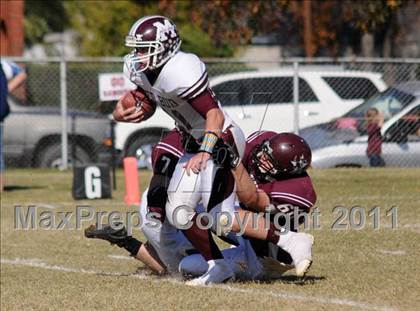 Thumbnail 1 in Benton vs. Red Bud (IHSA Class 3A First Round Playoff) photogallery.