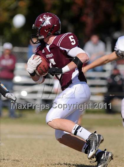 Thumbnail 1 in Benton vs. Red Bud (IHSA Class 3A First Round Playoff) photogallery.