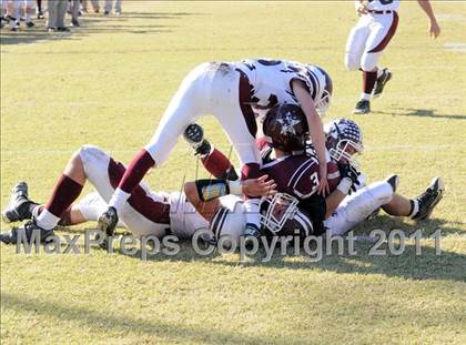 Thumbnail 2 in Benton vs. Red Bud (IHSA Class 3A First Round Playoff) photogallery.