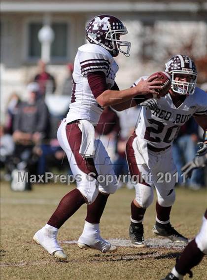 Thumbnail 3 in Benton vs. Red Bud (IHSA Class 3A First Round Playoff) photogallery.