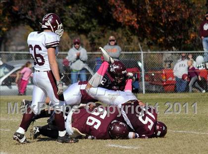 Thumbnail 2 in Benton vs. Red Bud (IHSA Class 3A First Round Playoff) photogallery.