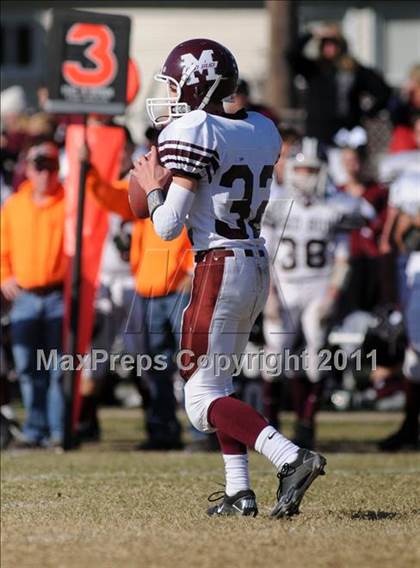 Thumbnail 2 in Benton vs. Red Bud (IHSA Class 3A First Round Playoff) photogallery.