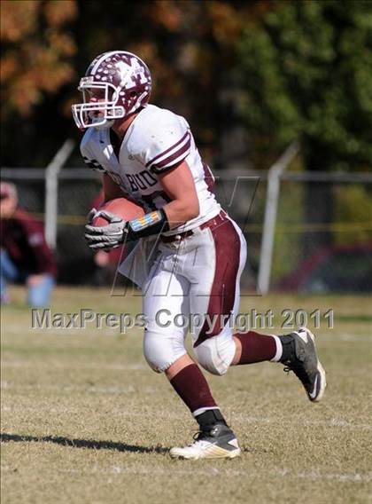 Thumbnail 3 in Benton vs. Red Bud (IHSA Class 3A First Round Playoff) photogallery.