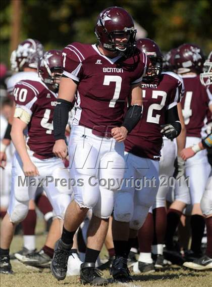 Thumbnail 1 in Benton vs. Red Bud (IHSA Class 3A First Round Playoff) photogallery.