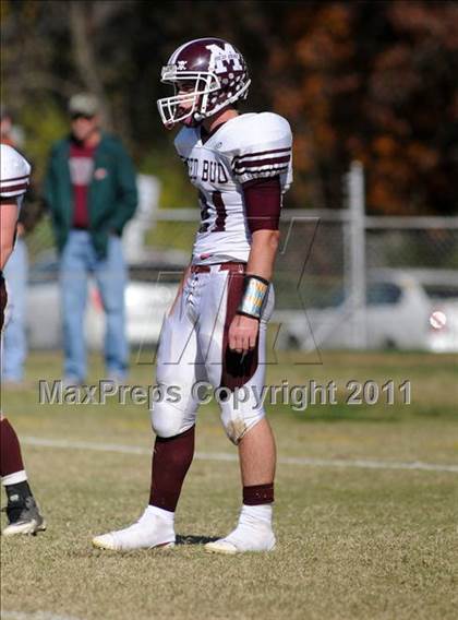Thumbnail 2 in Benton vs. Red Bud (IHSA Class 3A First Round Playoff) photogallery.