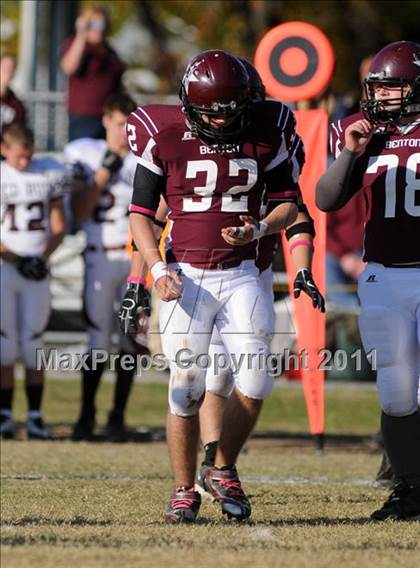 Thumbnail 3 in Benton vs. Red Bud (IHSA Class 3A First Round Playoff) photogallery.