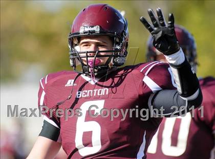 Thumbnail 1 in Benton vs. Red Bud (IHSA Class 3A First Round Playoff) photogallery.