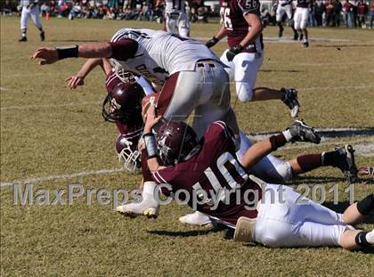 Thumbnail 3 in Benton vs. Red Bud (IHSA Class 3A First Round Playoff) photogallery.
