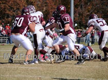 Thumbnail 2 in Benton vs. Red Bud (IHSA Class 3A First Round Playoff) photogallery.
