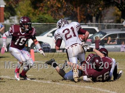 Thumbnail 1 in Benton vs. Red Bud (IHSA Class 3A First Round Playoff) photogallery.