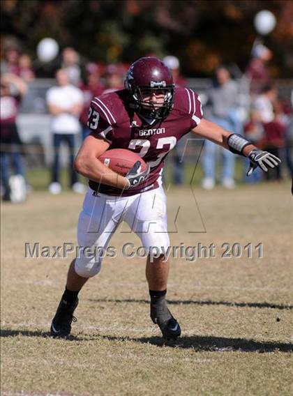 Thumbnail 3 in Benton vs. Red Bud (IHSA Class 3A First Round Playoff) photogallery.
