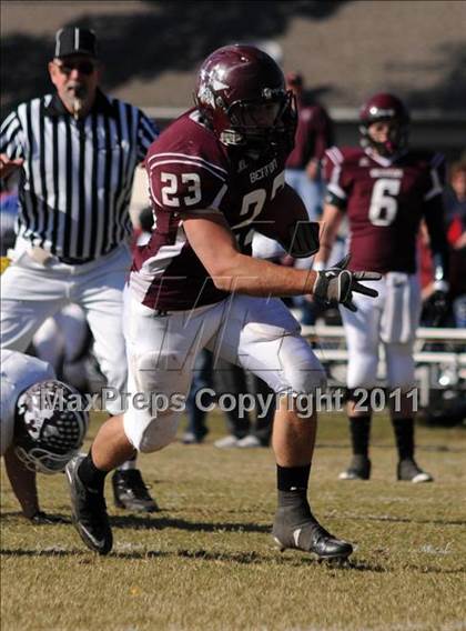 Thumbnail 3 in Benton vs. Red Bud (IHSA Class 3A First Round Playoff) photogallery.