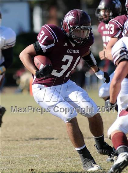 Thumbnail 3 in Benton vs. Red Bud (IHSA Class 3A First Round Playoff) photogallery.