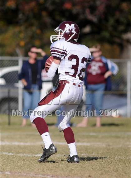Thumbnail 1 in Benton vs. Red Bud (IHSA Class 3A First Round Playoff) photogallery.