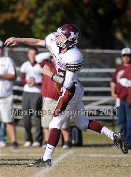 Thumbnail 1 in Benton vs. Red Bud (IHSA Class 3A First Round Playoff) photogallery.