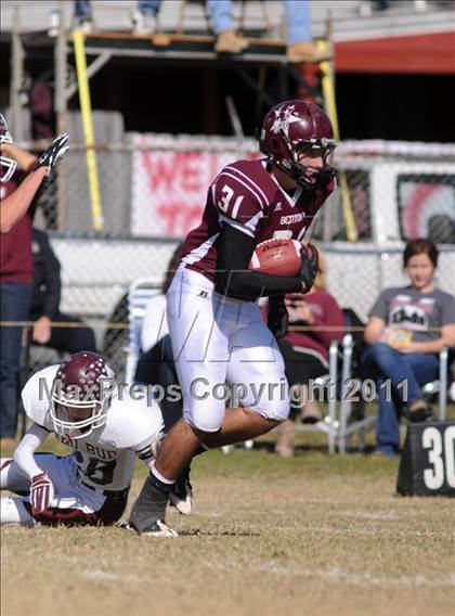 Thumbnail 3 in Benton vs. Red Bud (IHSA Class 3A First Round Playoff) photogallery.