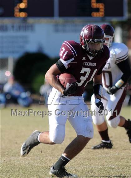 Thumbnail 1 in Benton vs. Red Bud (IHSA Class 3A First Round Playoff) photogallery.