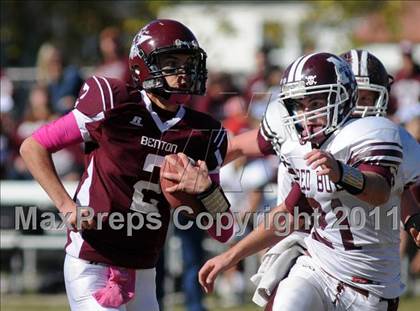 Thumbnail 1 in Benton vs. Red Bud (IHSA Class 3A First Round Playoff) photogallery.