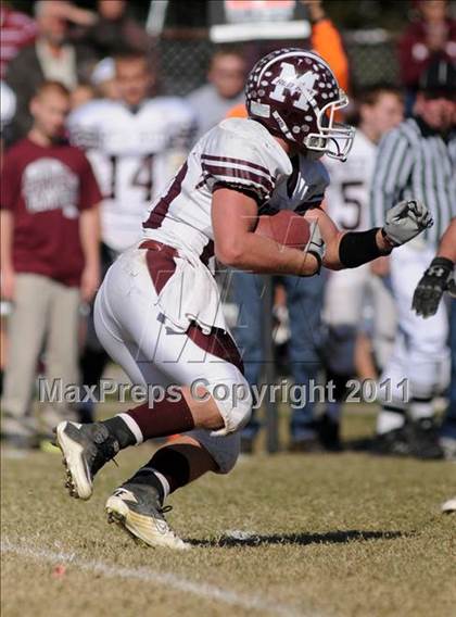 Thumbnail 1 in Benton vs. Red Bud (IHSA Class 3A First Round Playoff) photogallery.