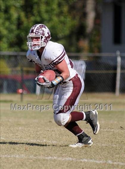 Thumbnail 2 in Benton vs. Red Bud (IHSA Class 3A First Round Playoff) photogallery.