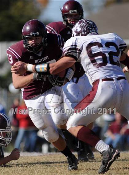 Thumbnail 3 in Benton vs. Red Bud (IHSA Class 3A First Round Playoff) photogallery.