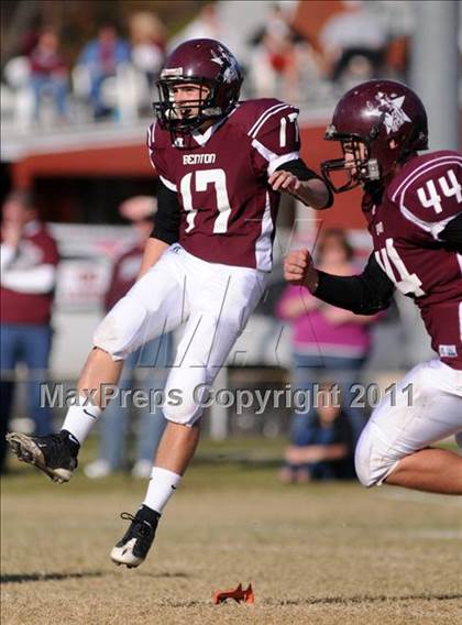 Thumbnail 2 in Benton vs. Red Bud (IHSA Class 3A First Round Playoff) photogallery.