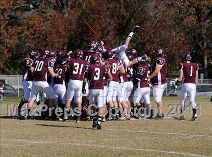 Thumbnail 1 in Benton vs. Red Bud (IHSA Class 3A First Round Playoff) photogallery.