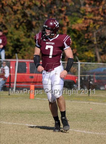 Thumbnail 2 in Benton vs. Red Bud (IHSA Class 3A First Round Playoff) photogallery.