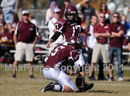 Thumbnail 1 in Benton vs. Red Bud (IHSA Class 3A First Round Playoff) photogallery.
