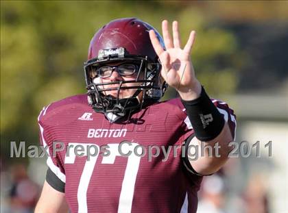 Thumbnail 1 in Benton vs. Red Bud (IHSA Class 3A First Round Playoff) photogallery.