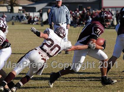 Thumbnail 2 in Benton vs. Red Bud (IHSA Class 3A First Round Playoff) photogallery.