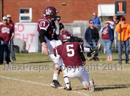 Thumbnail 3 in Benton vs. Red Bud (IHSA Class 3A First Round Playoff) photogallery.