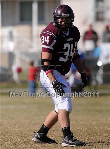 Thumbnail 1 in Benton vs. Red Bud (IHSA Class 3A First Round Playoff) photogallery.