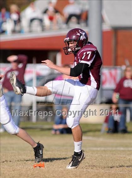 Thumbnail 3 in Benton vs. Red Bud (IHSA Class 3A First Round Playoff) photogallery.