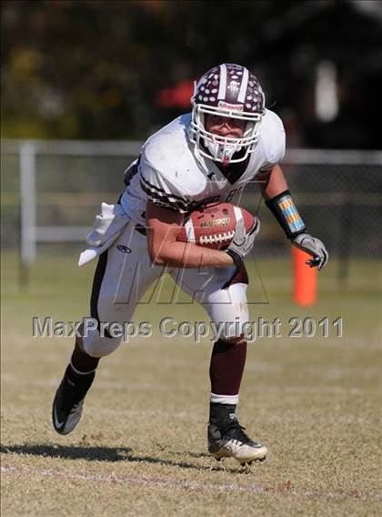 Thumbnail 3 in Benton vs. Red Bud (IHSA Class 3A First Round Playoff) photogallery.