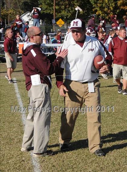 Thumbnail 1 in Benton vs. Red Bud (IHSA Class 3A First Round Playoff) photogallery.