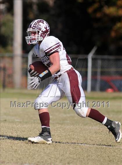 Thumbnail 3 in Benton vs. Red Bud (IHSA Class 3A First Round Playoff) photogallery.
