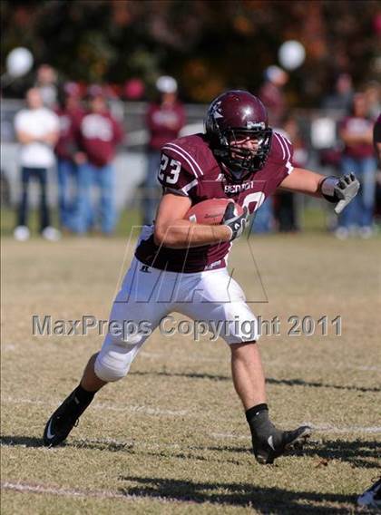Thumbnail 1 in Benton vs. Red Bud (IHSA Class 3A First Round Playoff) photogallery.