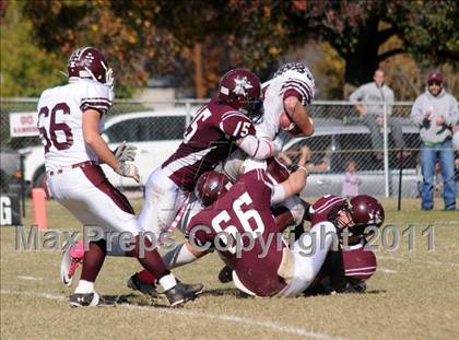 Thumbnail 2 in Benton vs. Red Bud (IHSA Class 3A First Round Playoff) photogallery.
