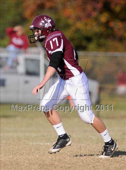 Thumbnail 3 in Benton vs. Red Bud (IHSA Class 3A First Round Playoff) photogallery.