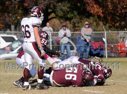 Thumbnail 3 in Benton vs. Red Bud (IHSA Class 3A First Round Playoff) photogallery.