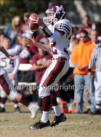 Thumbnail 1 in Benton vs. Red Bud (IHSA Class 3A First Round Playoff) photogallery.