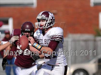 Thumbnail 1 in Benton vs. Red Bud (IHSA Class 3A First Round Playoff) photogallery.