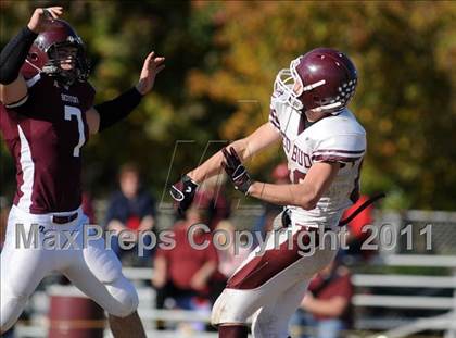 Thumbnail 2 in Benton vs. Red Bud (IHSA Class 3A First Round Playoff) photogallery.