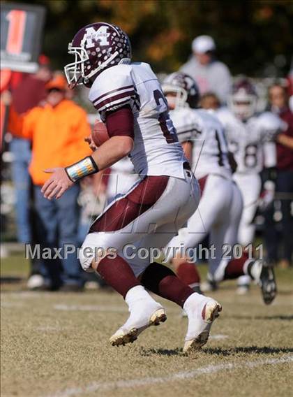 Thumbnail 2 in Benton vs. Red Bud (IHSA Class 3A First Round Playoff) photogallery.